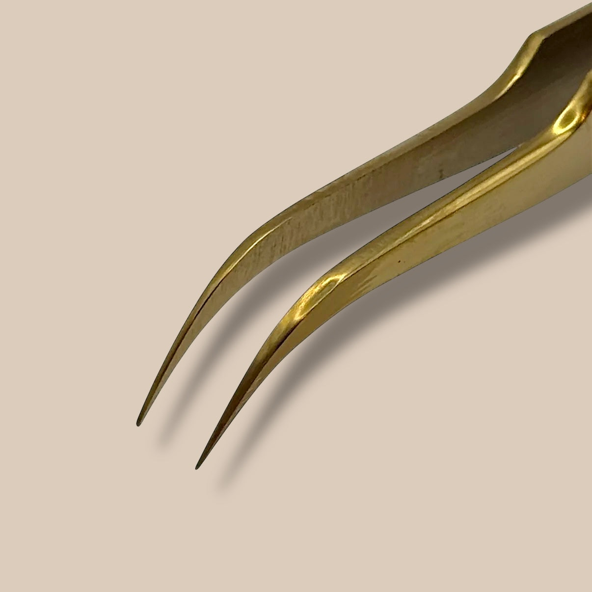 “CURLIE” Volume/Isolation Tweezers